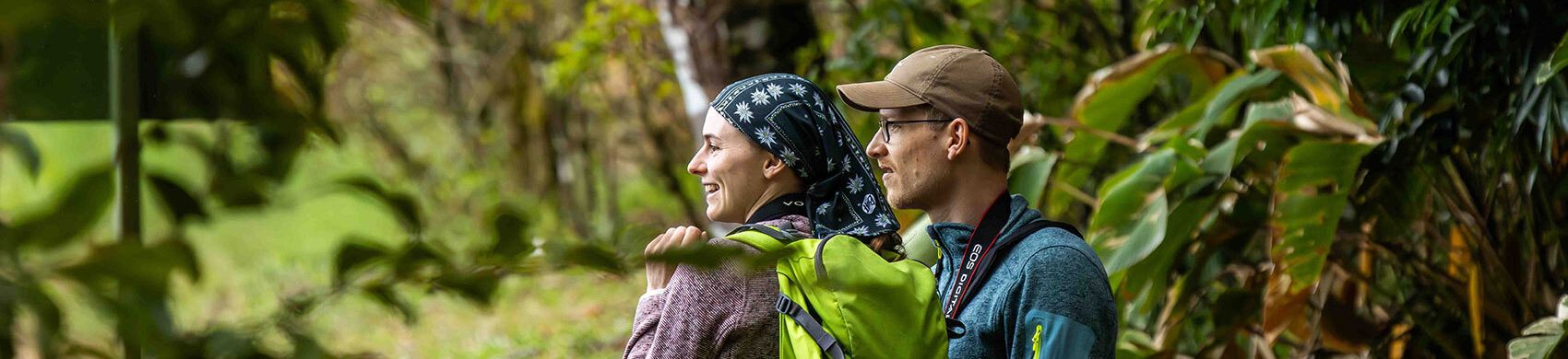 Couple enjoying a peaceful hike in Monteverde’s cloud forest, surrounded by lush greenery.